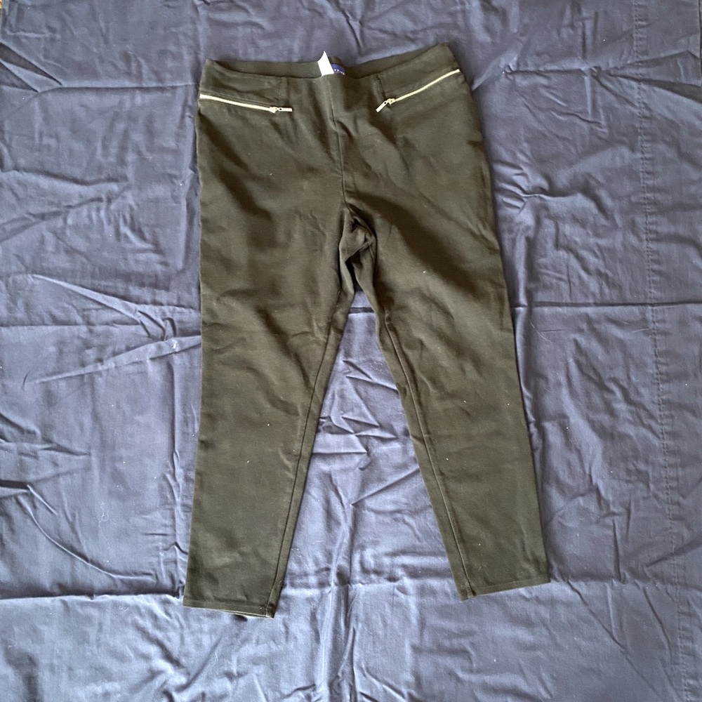 Simply Styled leggings with zippers as pockets